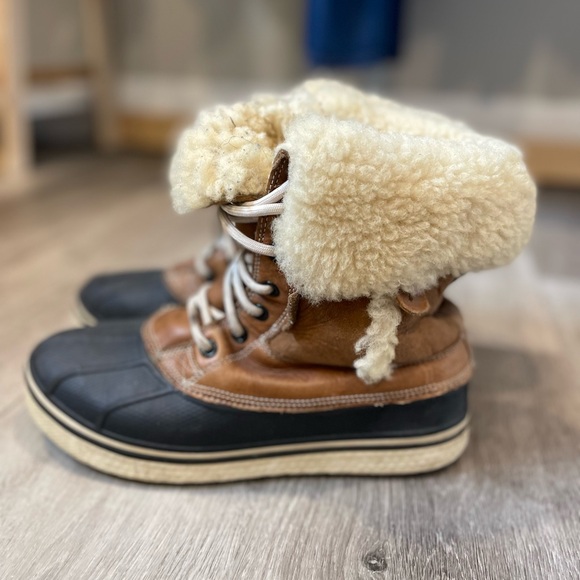 Croc Winter Boots sz 8 - Picture 2 of 5